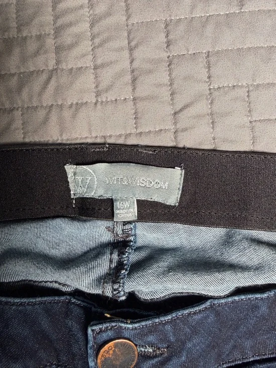 Wit & Wisdom 16W Jeans with gold stitching - Picture 3 of 6